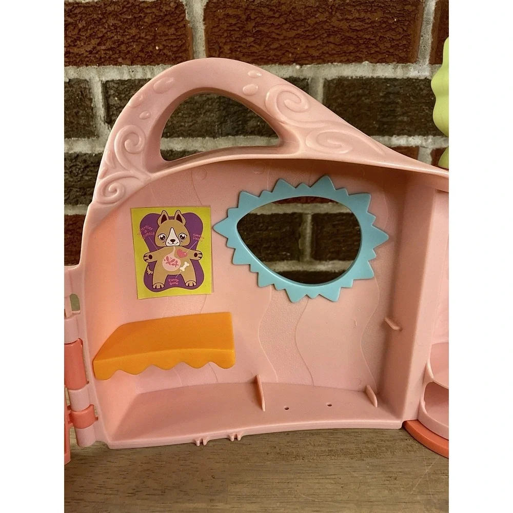VTG Hasbro/Littlest Pet Shop 2005 Get Better Center Vet Hospital Clinic Playset